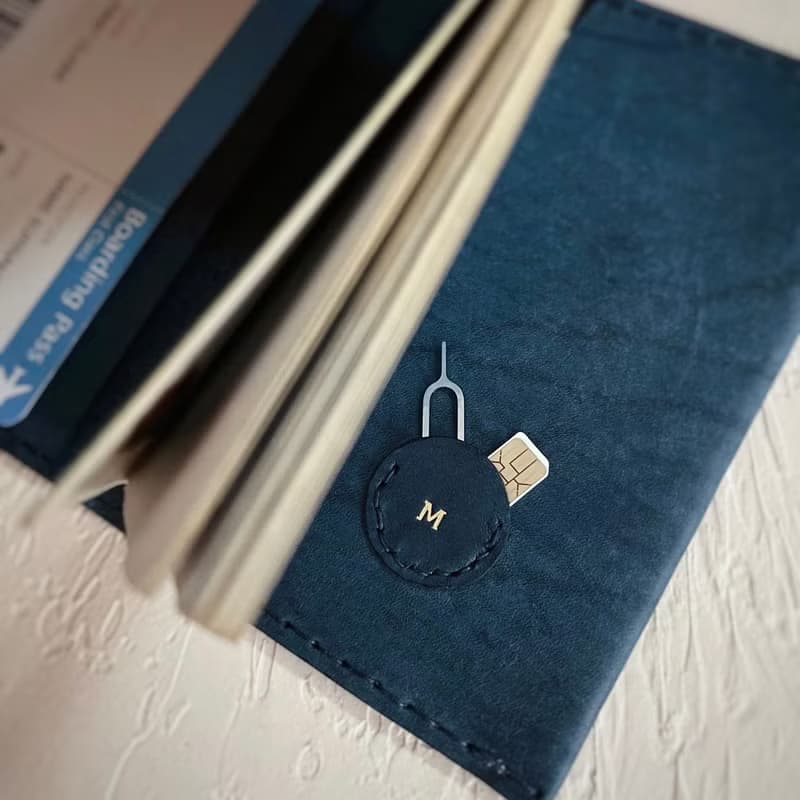 植鞣皮革護照夾－深藍紋