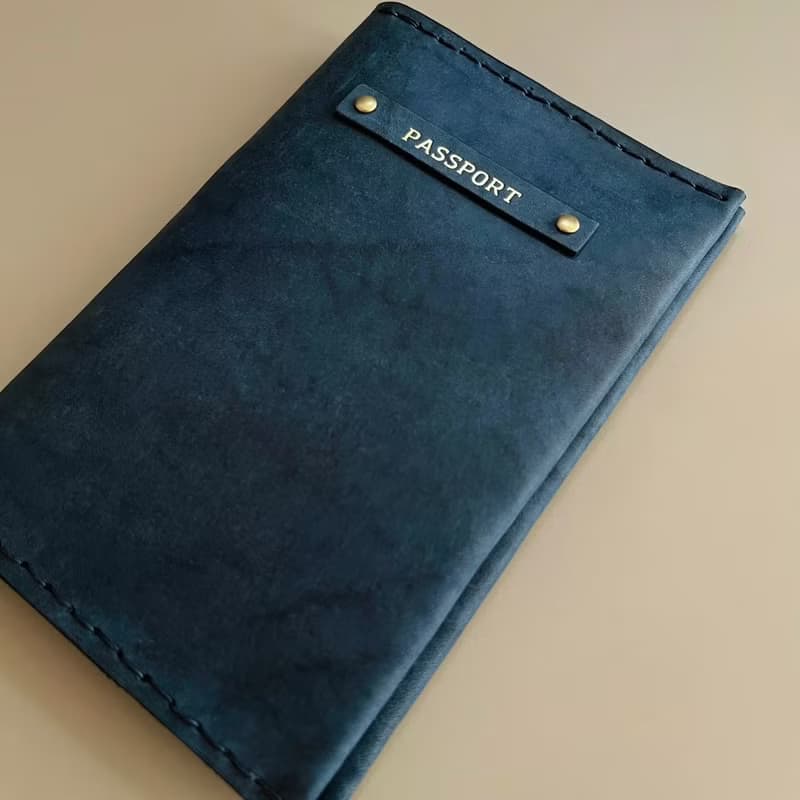 植鞣皮革護照夾－深藍紋