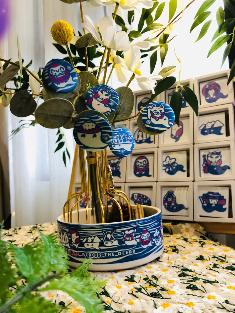 飄洋過海守護靈插畫-招財貓-富士山-不倒翁-南瓜-桃太郎布面胸章