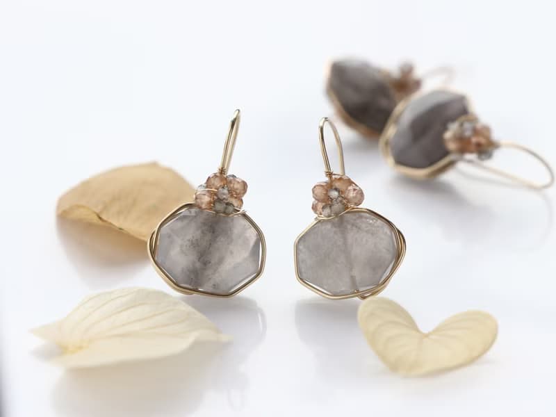 14kgf- modest sheer gray wrap pierced earrings