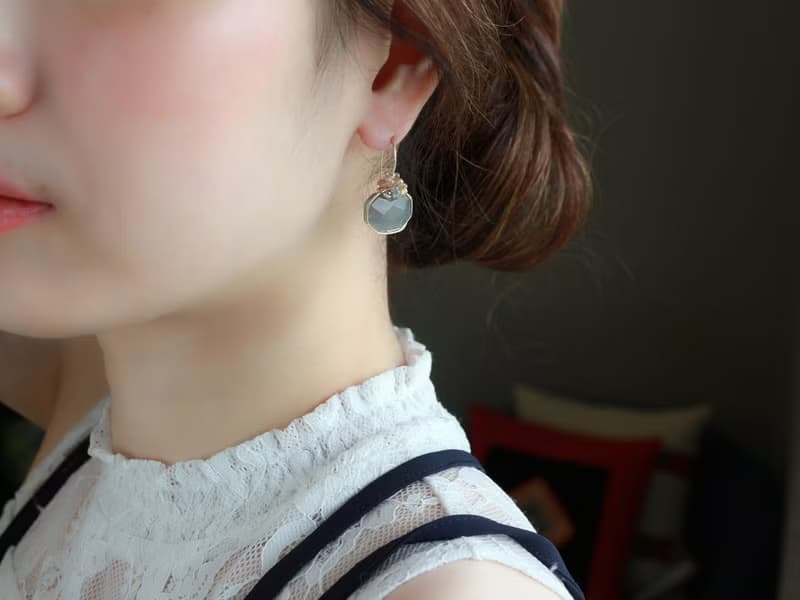 14kgf- modest sheer gray wrap pierced earrings
