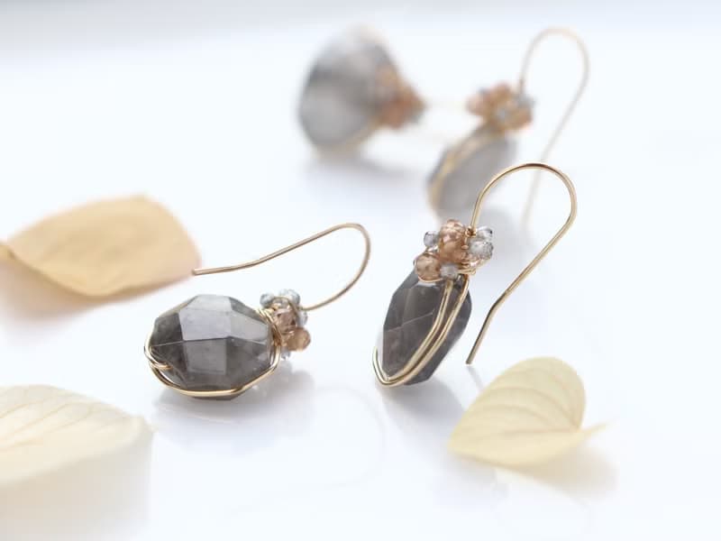 14kgf- modest sheer gray wrap pierced earrings