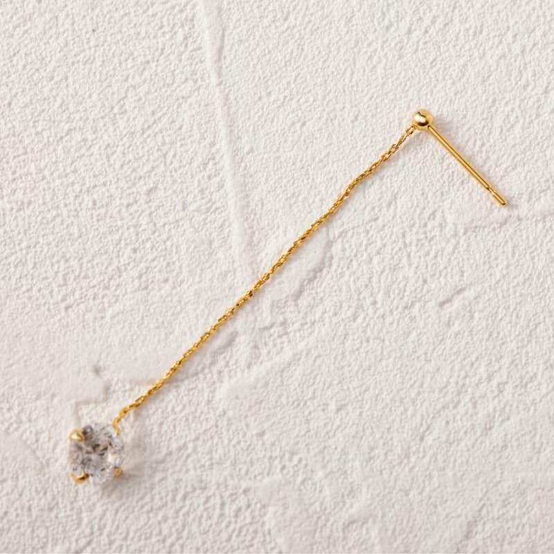sway-round pierced earring GD　ニッケルフリーピアス　キュービックジルコニアが揺れるおしゃれなシンプルデザイン ゴールド