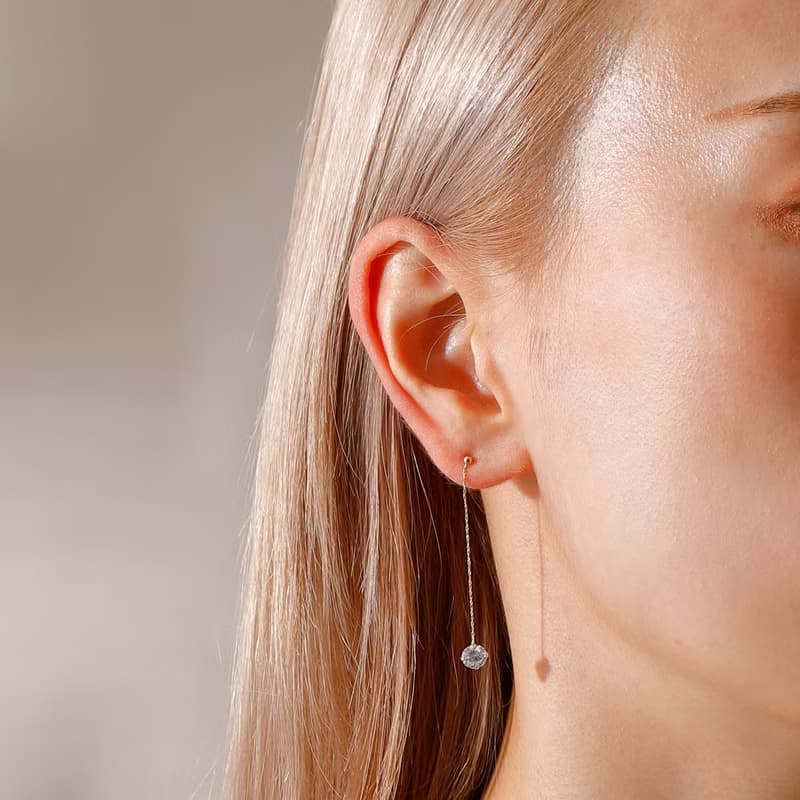 sway-round pierced earring GD　ニッケルフリーピアス　キュービックジルコニアが揺れるおしゃれなシンプルデザイン ゴールド