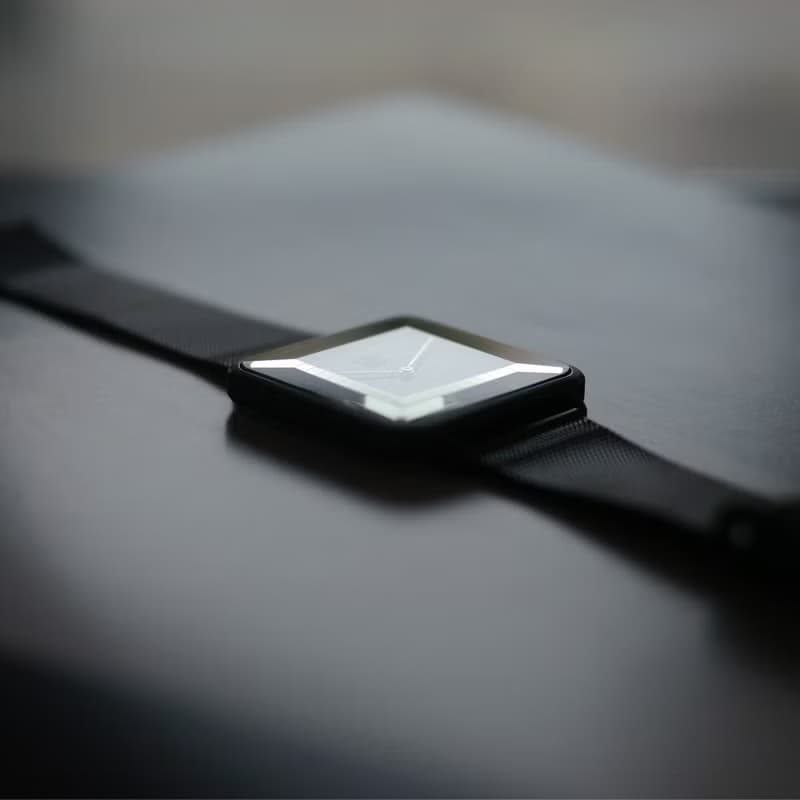 THIN 5011 時尚極簡晶礦方錶 - 黑