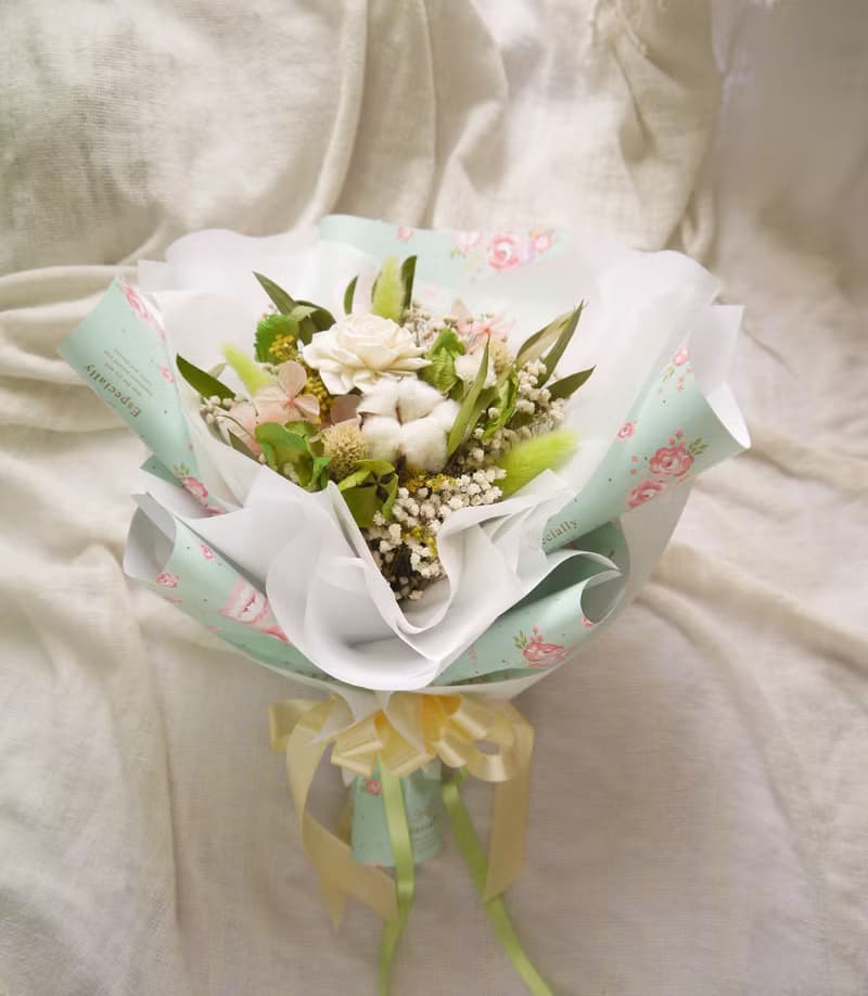 芬芳.嫩綠色系.乾燥花.索拉花.永生花.不凋花.情人節.求婚花束