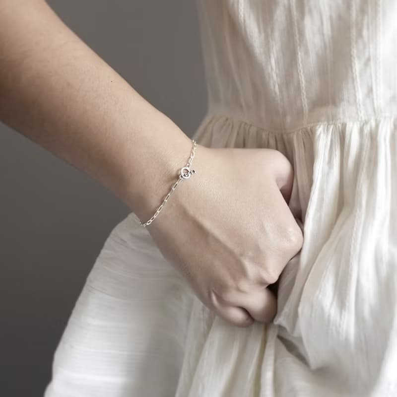 簡約粗銀鏈925銀配黑尖晶石圈扣手鍊 //Sterling Silver Bracelet