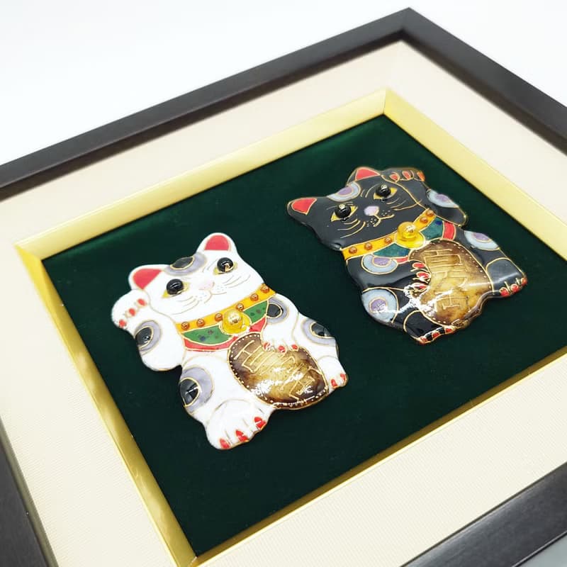 飾って福を二重に招く-白黒招き猫の七宝焼アートフレーム ペア