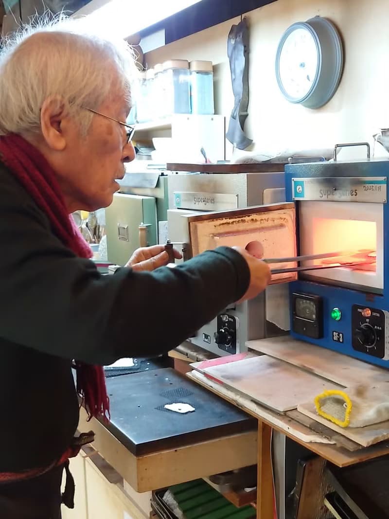 飾って福を二重に招く-白黒招き猫の七宝焼アートフレーム ペア