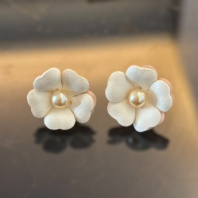 皮革花耳環 雙色櫻花奧地利珍珠耳環