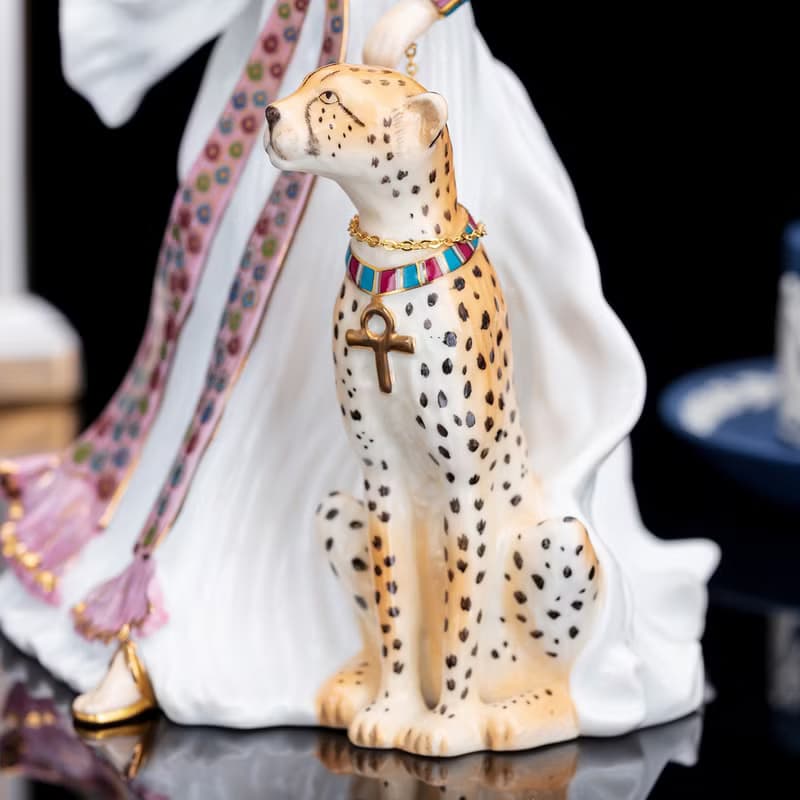 Royal Worcester 埃及豔后Nefertari 限量陶瓷雕像神聖女王與獵豹