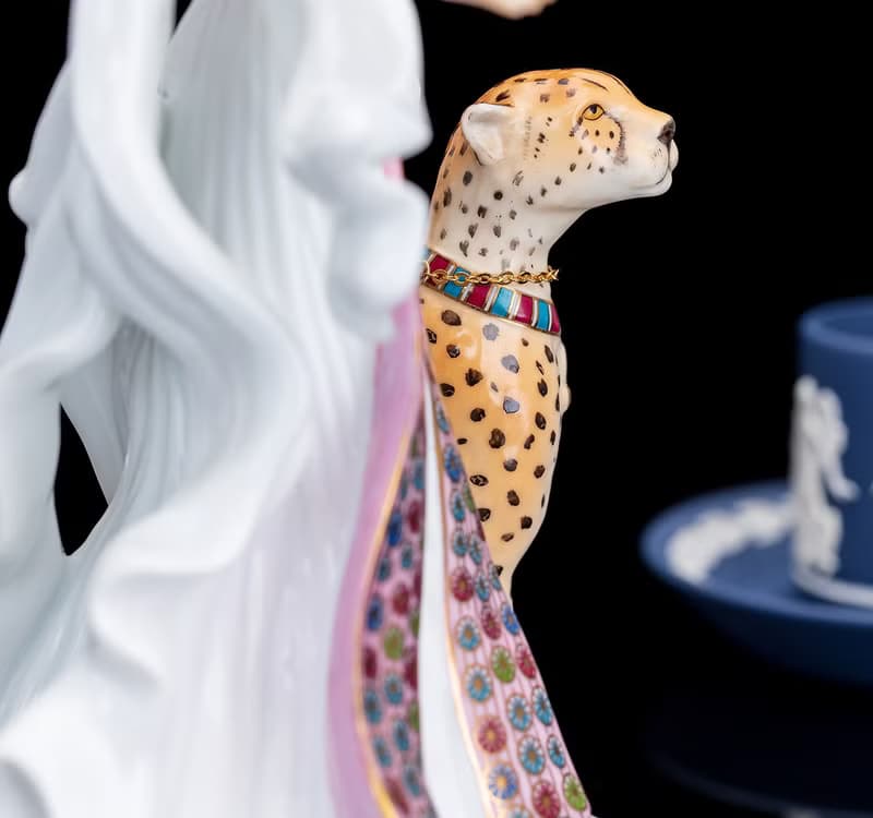 Royal Worcester 埃及豔后Nefertari 限量陶瓷雕像神聖女王與獵豹