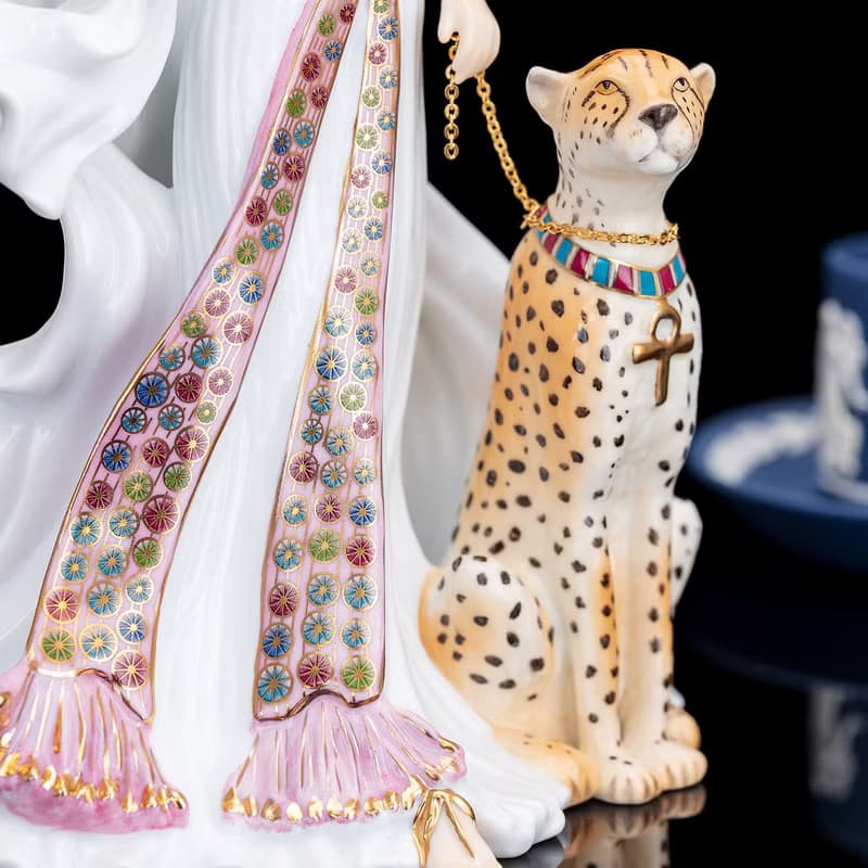 Royal Worcester 埃及豔后Nefertari 限量陶瓷雕像神聖女王與獵豹
