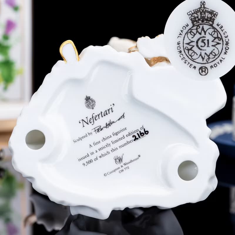 Royal Worcester 埃及豔后Nefertari 限量陶瓷雕像神聖女王與獵豹