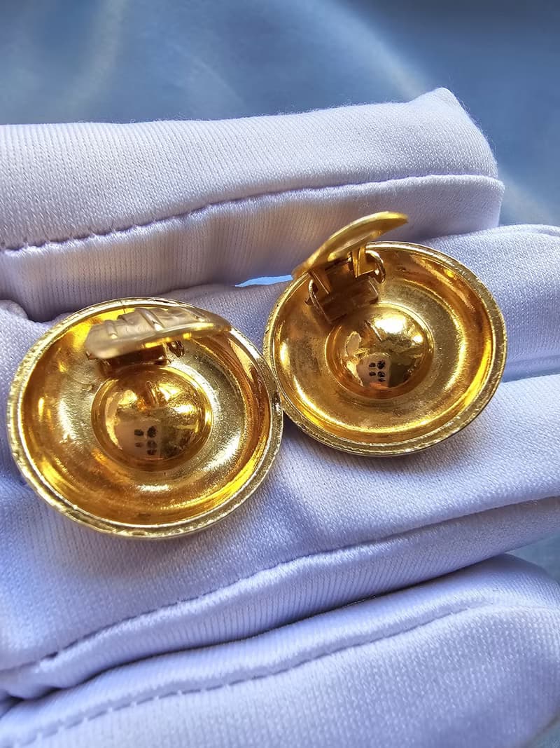 大馬士革工藝蛋面珍珠圖騰圓形復古夾式耳環/美國西洋古董飾品