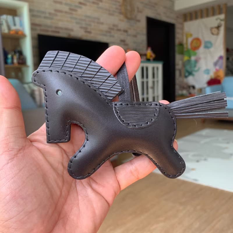 療癒小物 黑色 可愛 小馬 純手工縫製 皮革 吊飾 大尺寸