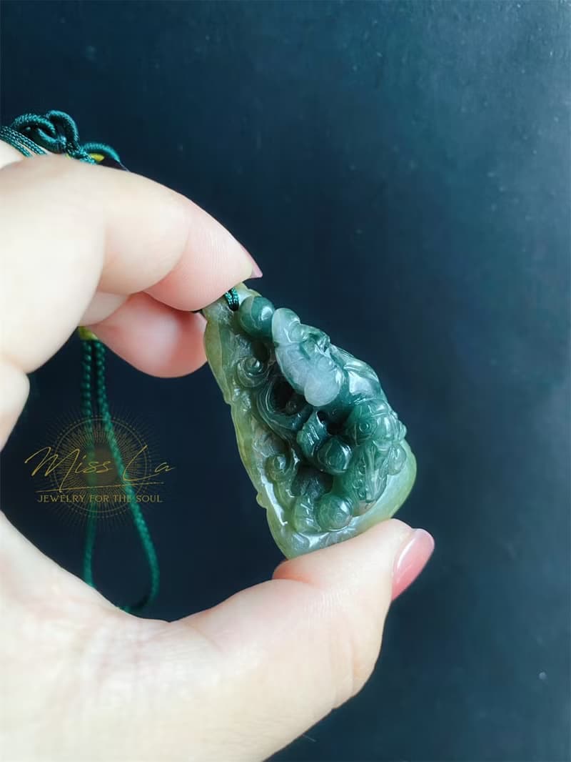 天然緬甸玉 翡翠 翹色巧雕 油青 如意 三腳金蟾 招財進寶 包掛