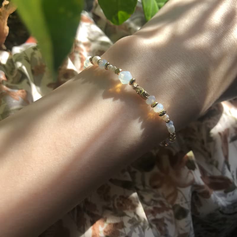 【十月生日石】珠寶盒裡的馬林糖 | 蛋白石手鍊 長度可調