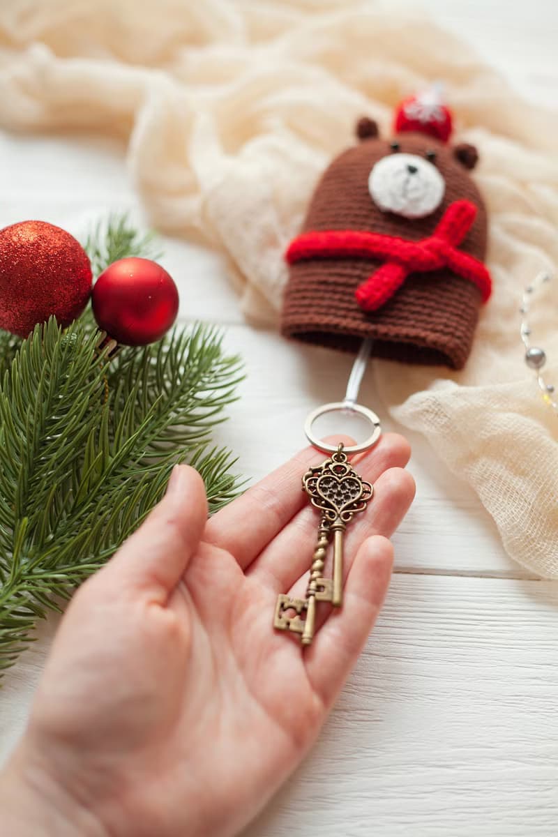 【數位】Crochet Pattern Bear with Christmas Tree Ball Key Cover - Digital Item