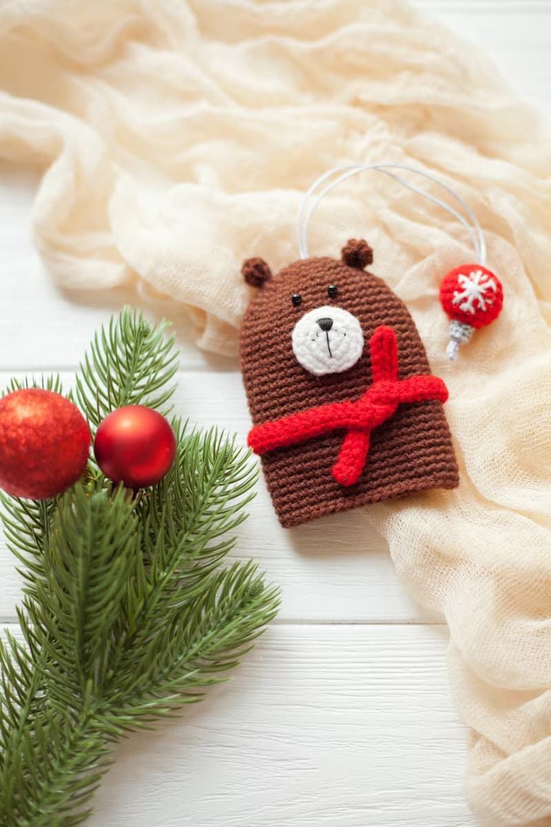 【數位】Crochet Pattern Bear with Christmas Tree Ball Key Cover - Digital Item