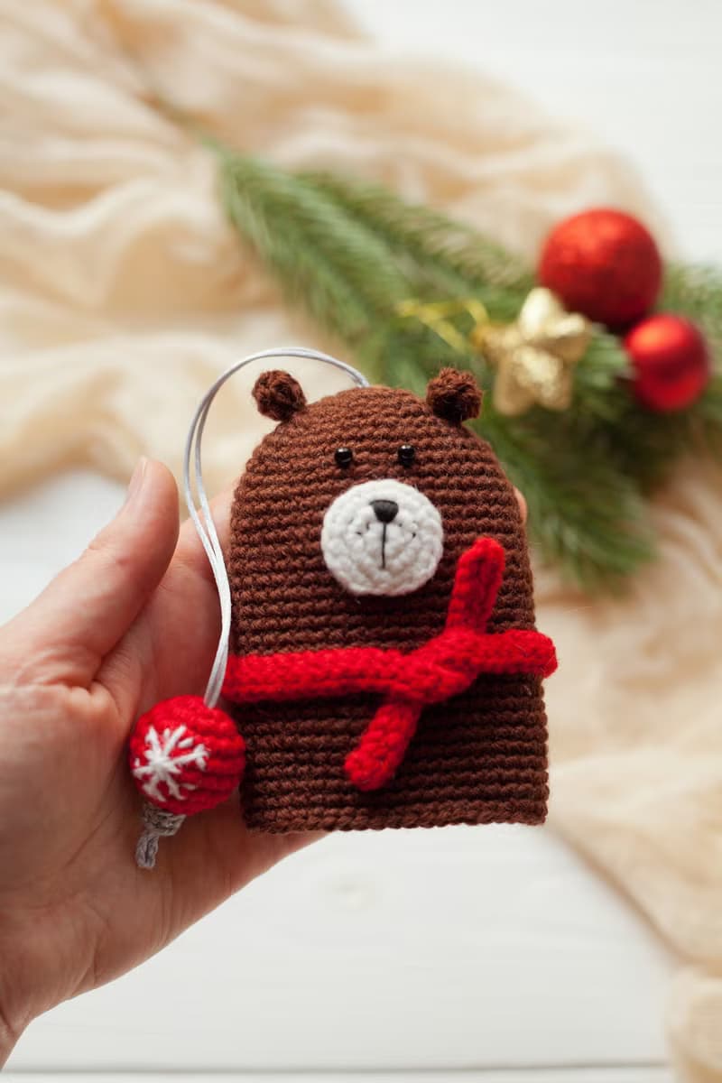 【數位】Crochet Pattern Bear with Christmas Tree Ball Key Cover - Digital Item