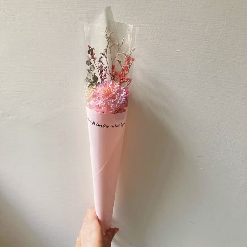 母親節康乃馨單支甜筒花束 手工索拉花可滴精油、噴香水