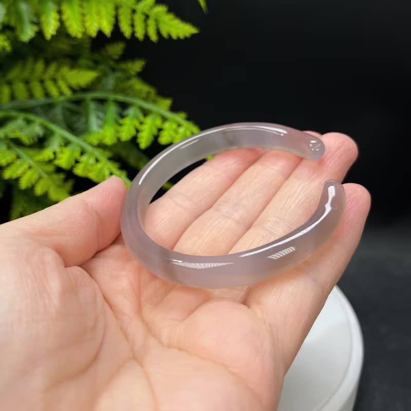 灰色瑪瑙貓爪開口手鐲 56+MM 冰潤起光雕刻玉髓手環 清新細膩百搭