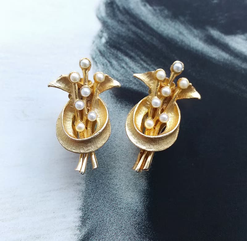 Vintage Jewelry 西洋古董飾品 細緻 立體仿珠花束 夾式耳環