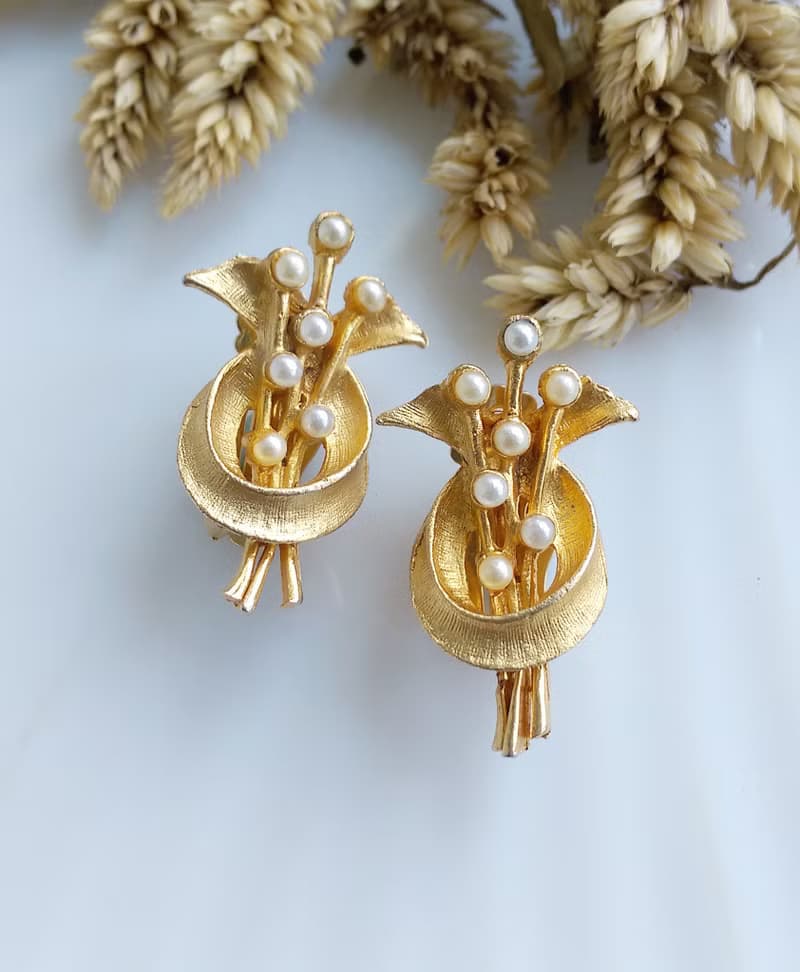 Vintage Jewelry 西洋古董飾品 細緻 立體仿珠花束 夾式耳環