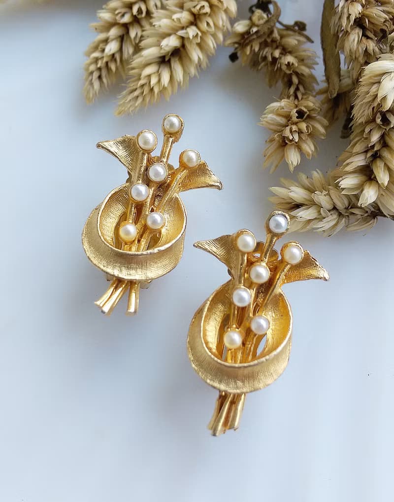 Vintage Jewelry 西洋古董飾品 細緻 立體仿珠花束 夾式耳環