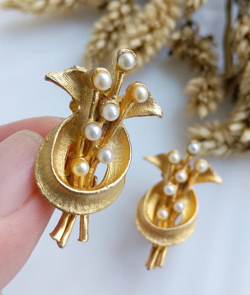 Vintage Jewelry 西洋古董飾品 細緻 立體仿珠花束 夾式耳環