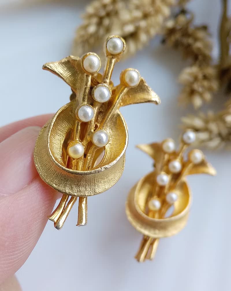 Vintage Jewelry 西洋古董飾品 細緻 立體仿珠花束 夾式耳環