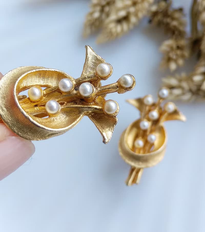 Vintage Jewelry 西洋古董飾品 細緻 立體仿珠花束 夾式耳環
