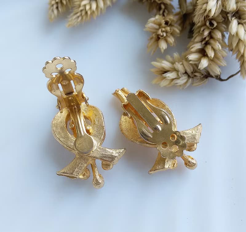 Vintage Jewelry 西洋古董飾品 細緻 立體仿珠花束 夾式耳環
