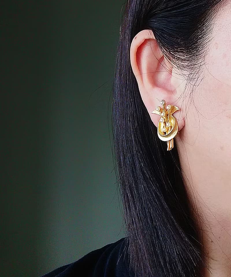 Vintage Jewelry 西洋古董飾品 細緻 立體仿珠花束 夾式耳環