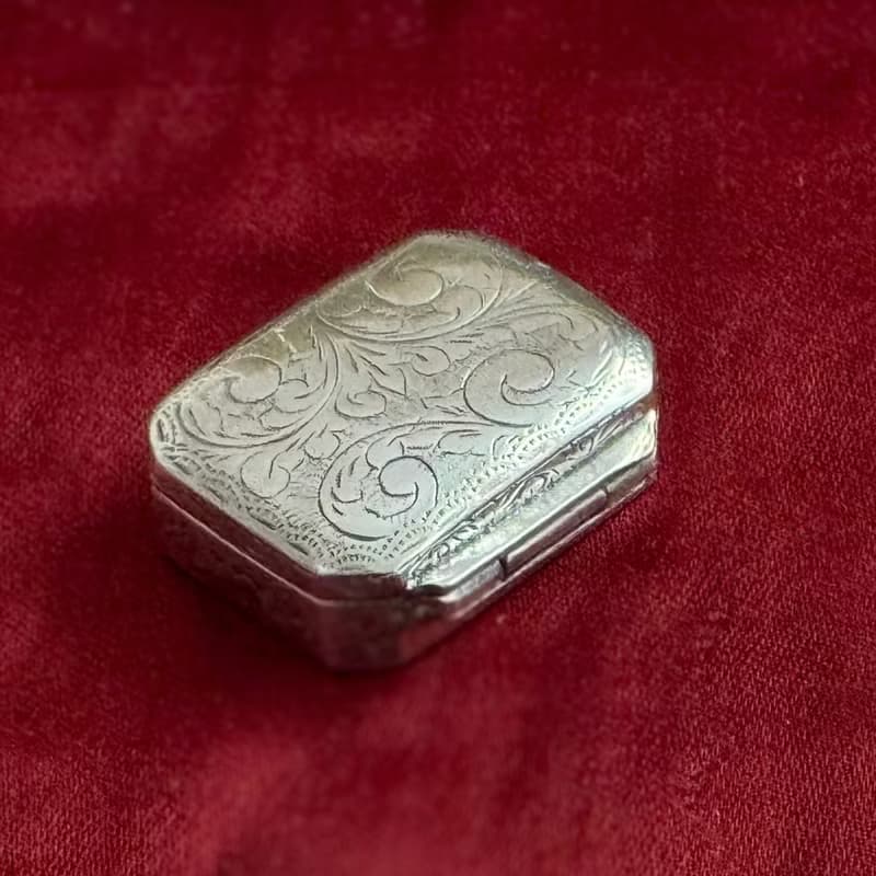 50422-典雅古董純銀盒