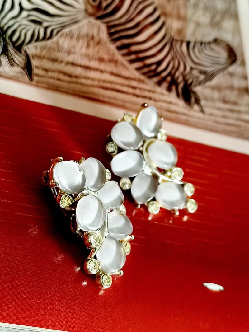 vintage jewelry  典雅葡萄色通透塑料枝葉造型 夾式耳環