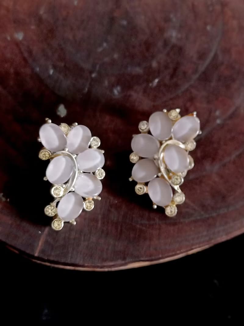 vintage jewelry  典雅葡萄色通透塑料枝葉造型 夾式耳環
