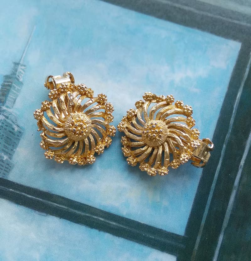 Vintage Jewelry 西洋古董飾品 旋轉太陽花 刷金 夾式耳環