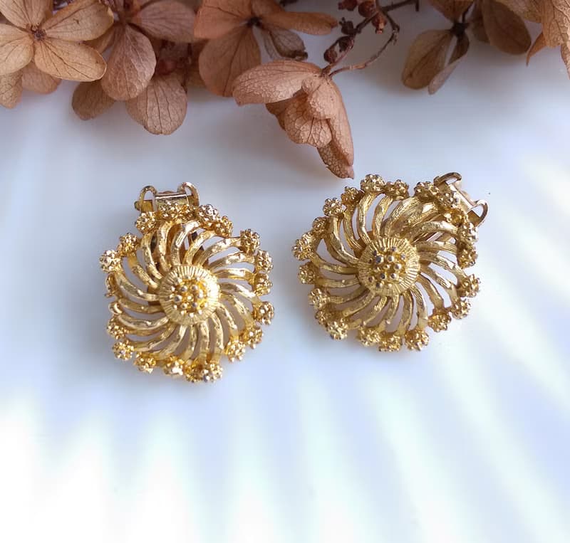 Vintage Jewelry 西洋古董飾品 旋轉太陽花 刷金 夾式耳環