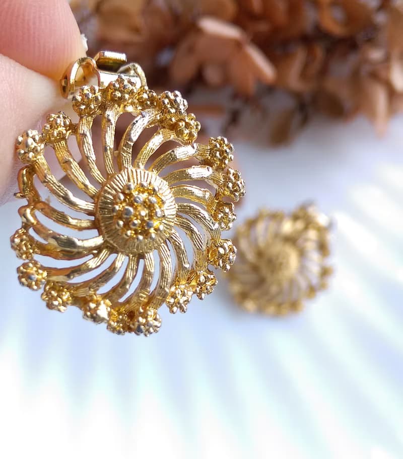 Vintage Jewelry 西洋古董飾品 旋轉太陽花 刷金 夾式耳環