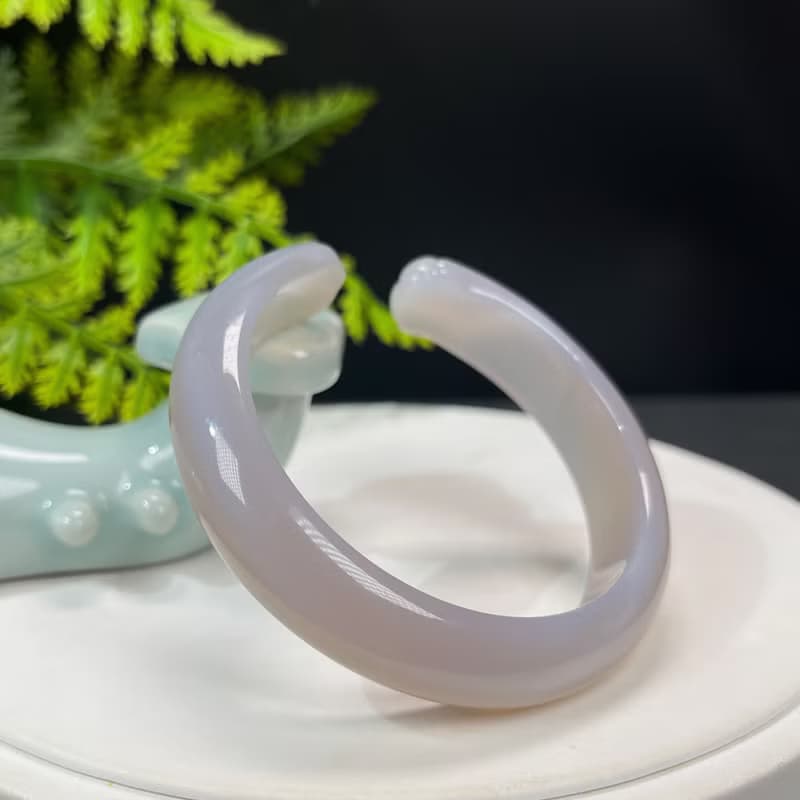 精品 灰色開口瑪瑙手镯 53MM 冰潤起光雕刻貓爪 辟邪護佑好運平安