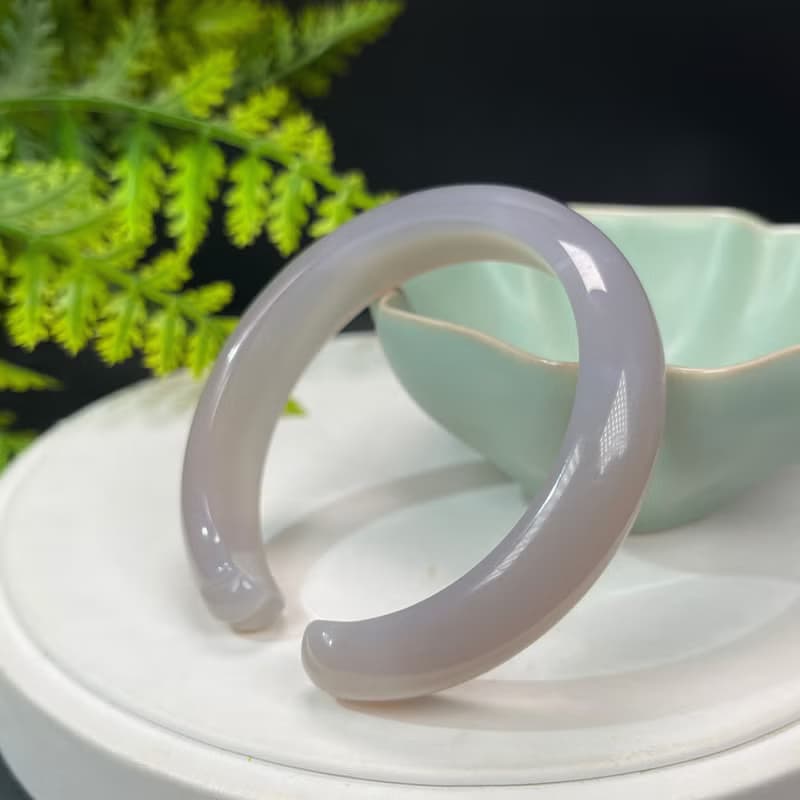 精品 灰色開口瑪瑙手镯 53MM 冰潤起光雕刻貓爪 辟邪護佑好運平安