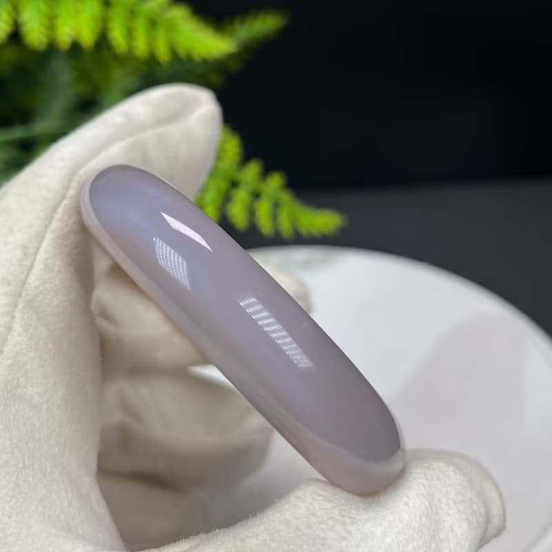 精品 灰色開口瑪瑙手镯 53MM 冰潤起光雕刻貓爪 辟邪護佑好運平安