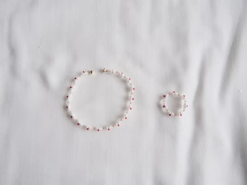 【セット】　ビーズブレスレット&ビーズリング　【　sweet william　】　白と赤のお花　マグネット金具