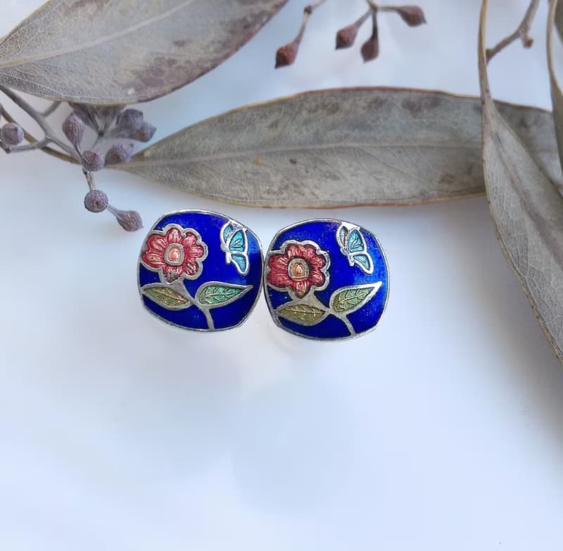 【西洋古董飾品 】早期台灣製 景泰藍-小巧 藍底 小花卉 針式耳環