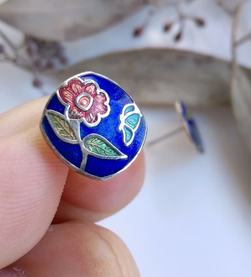 【西洋古董飾品 】早期台灣製 景泰藍-小巧 藍底 小花卉 針式耳環