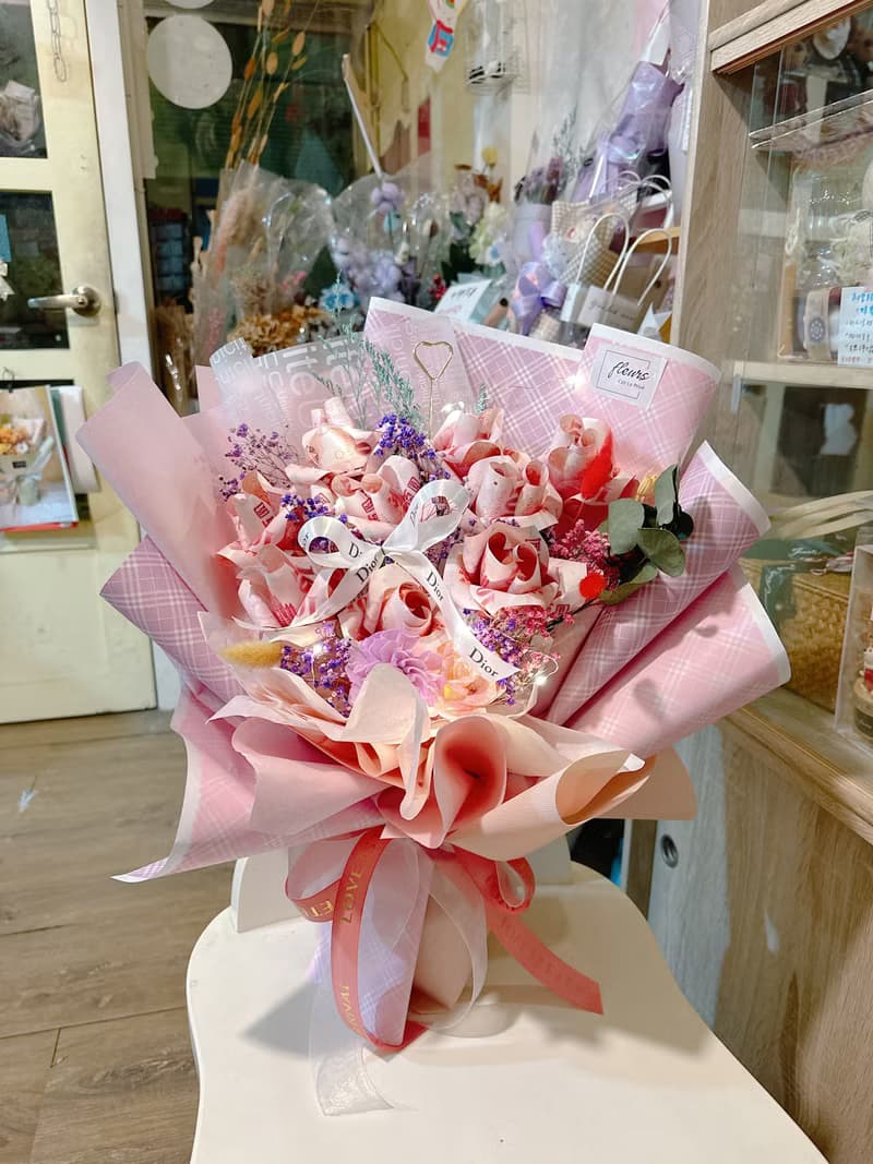 可配合急件_鈔票玫瑰花束 有錢花