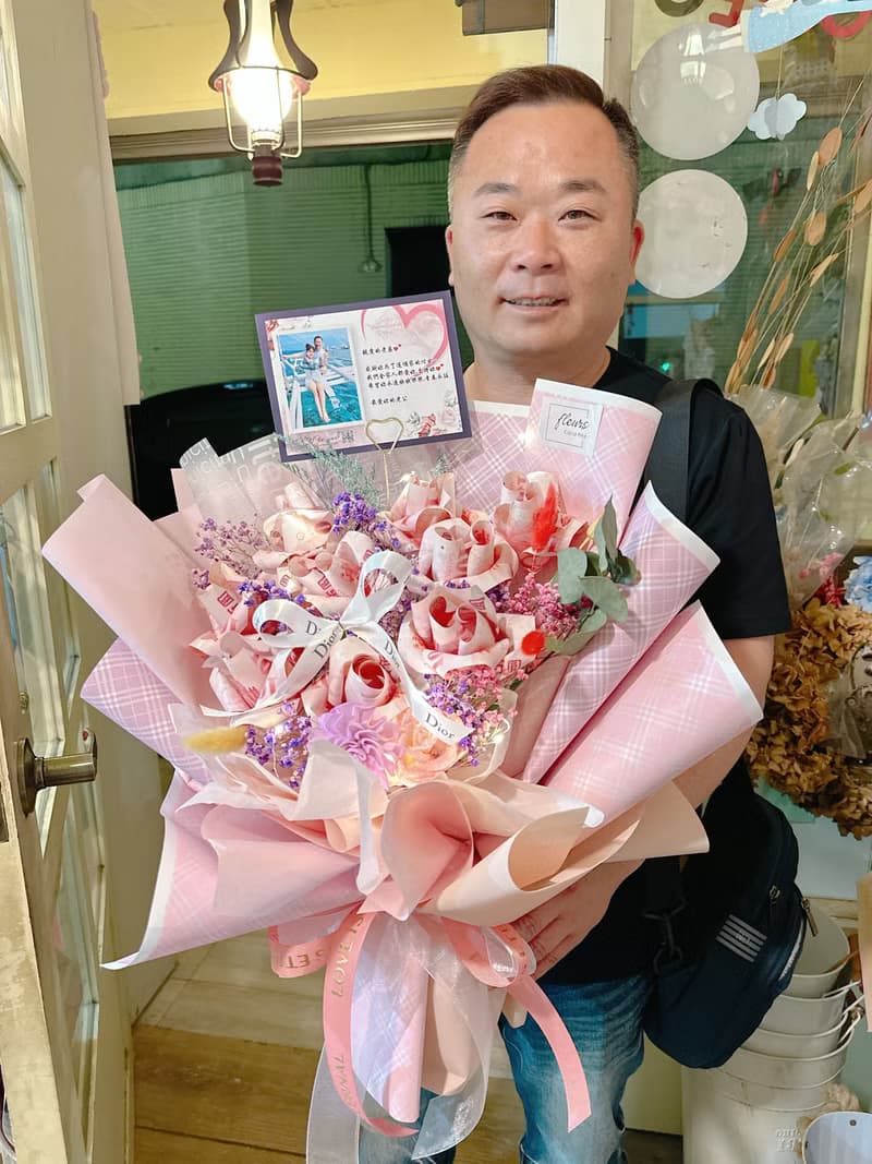 可配合急件_鈔票玫瑰花束 有錢花