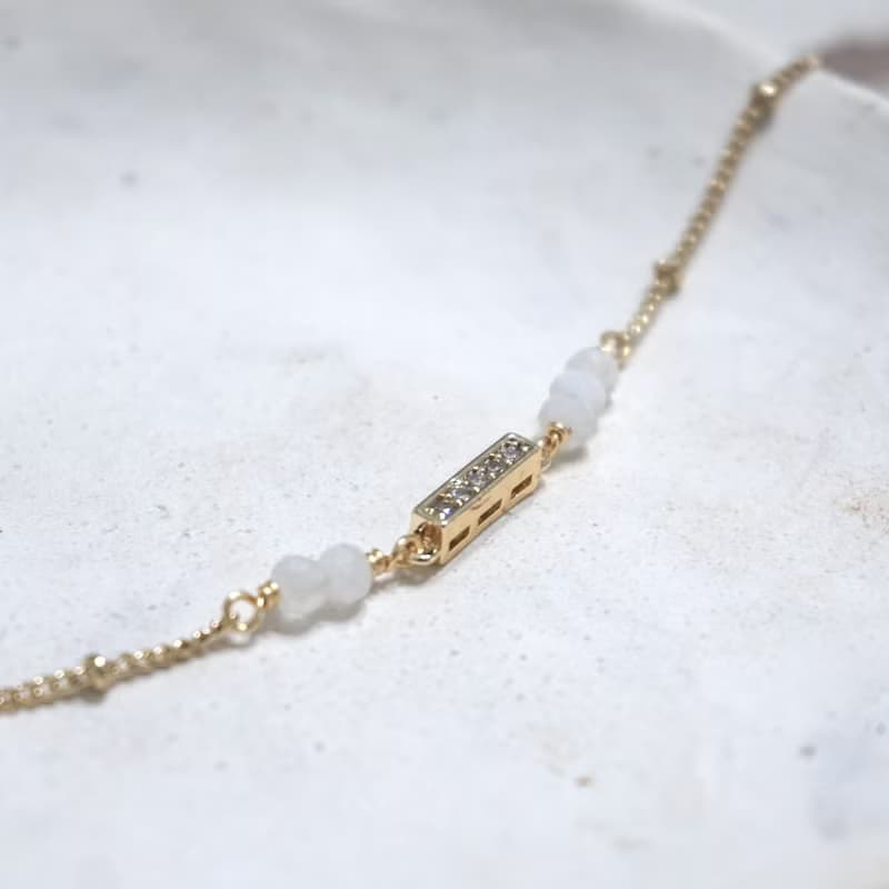ll 限定特價 ll 閃鑽月光石天然石細手鍊  Moonstone